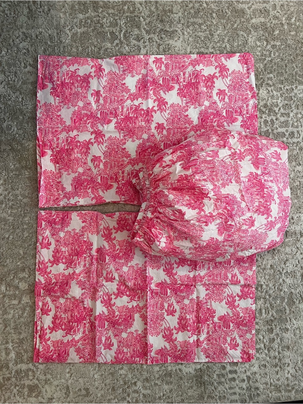 Lilly Pulitzer Fitted Sheet and 2 Standard Pillowcases